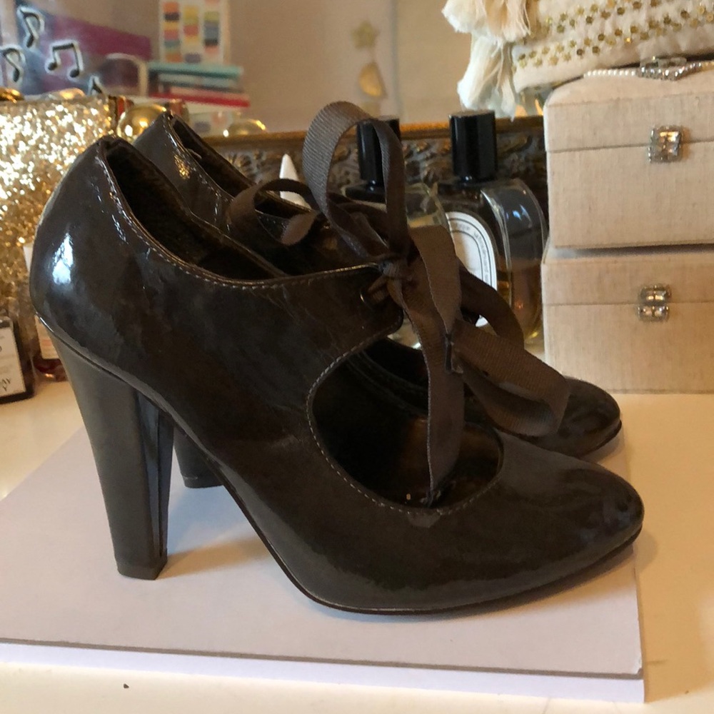 Bow heels!